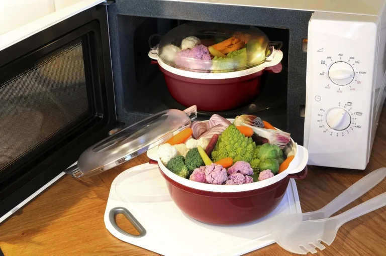 Come rimuovere gli odori dal microonde? I rimedi naturali